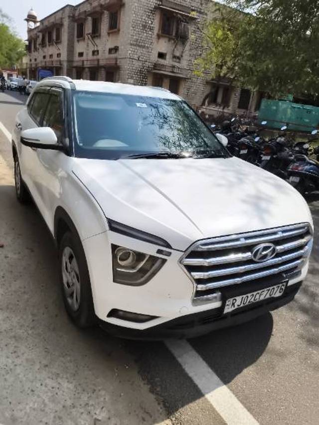 https://images10.gaadi.com/usedgaadi-sellcar/UsedCar/e5ab747ea/4856aa52-b5cf-4c1e-ae39-277c5ba74451.jpg?imwidth=6400