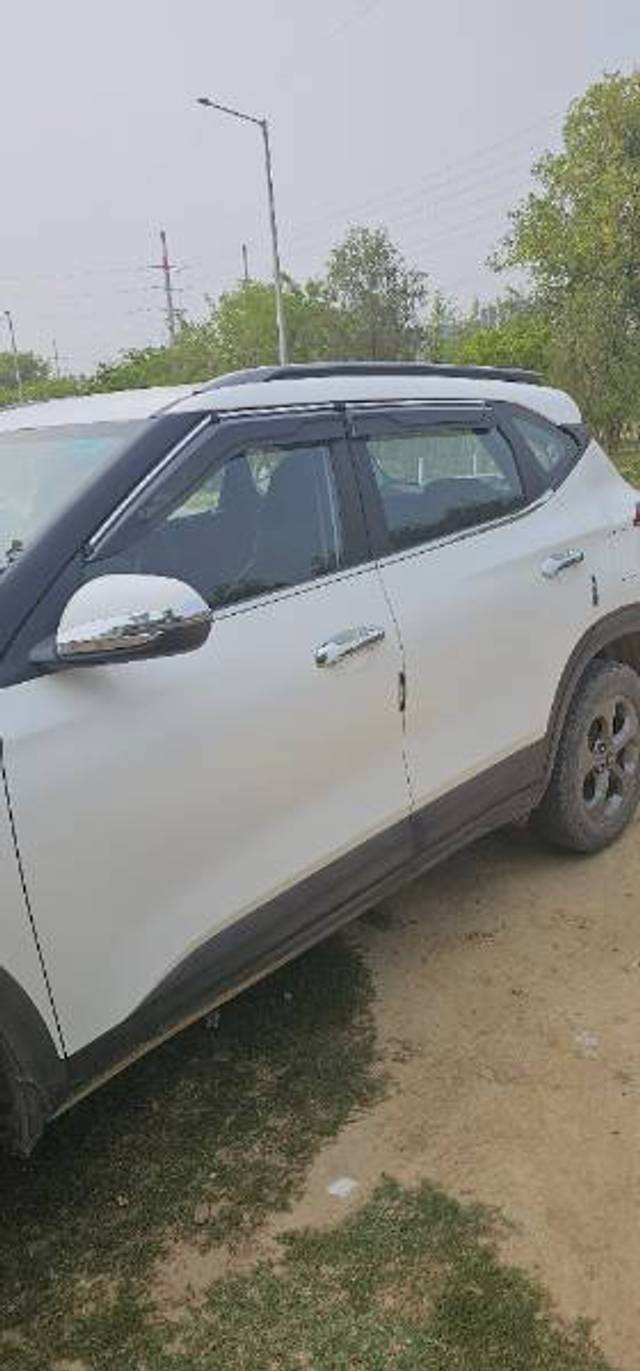 https://images10.gaadi.com/usedgaadi-sellcar/UsedCar/e5ac005ea/5b932117-3fa4-4138-a6b3-809f5d015207.jpg?imwidth=6402