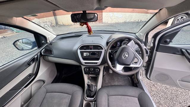 https://images10.gaadi.com/usedgaadi-sellcar/UsedCar/e5ac0a72a/60d16726-2ada-42a9-8b8d-698e7278f658.jpeg?imwidth=6400