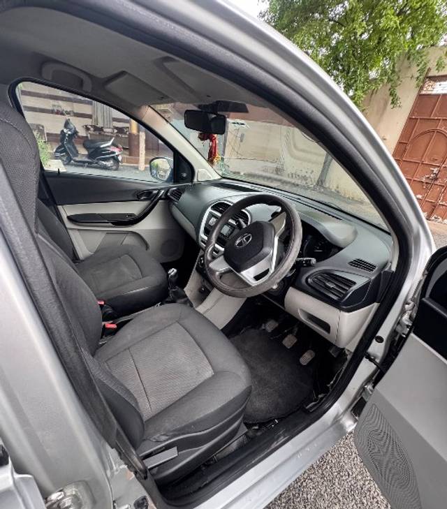 https://images10.gaadi.com/usedgaadi-sellcar/UsedCar/e5ac0a72a/877092fe-da68-453c-ade1-07198c056e6e.jpeg?imwidth=6401