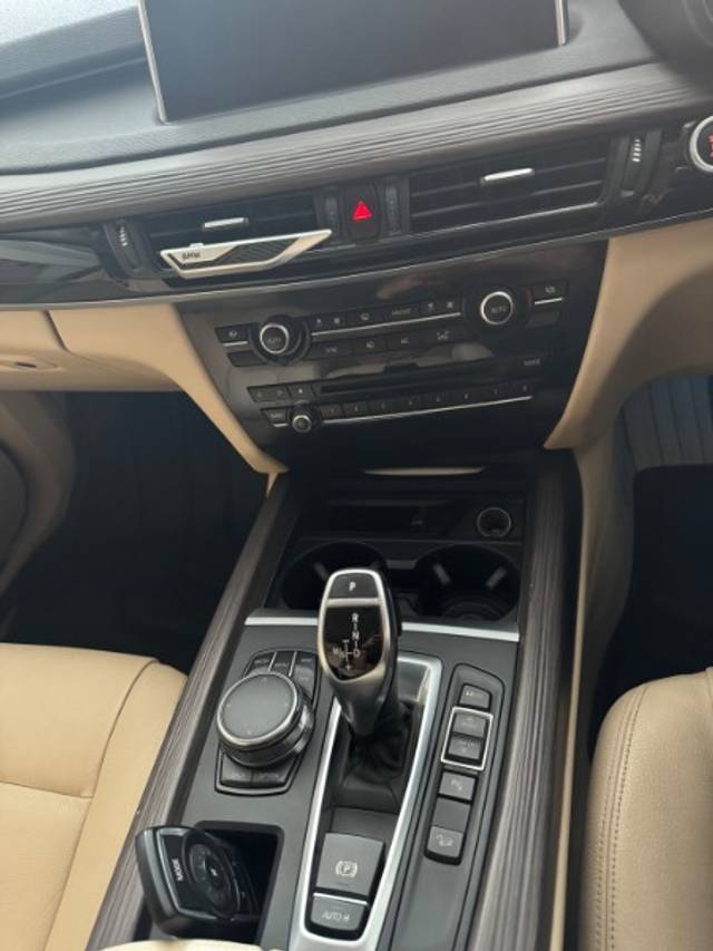 https://images10.gaadi.com/usedgaadi-sellcar/UsedCar/e5ac0e0ca/2b873eef-041f-42fc-8ffa-ecec03801e33.jpeg?imwidth=6401