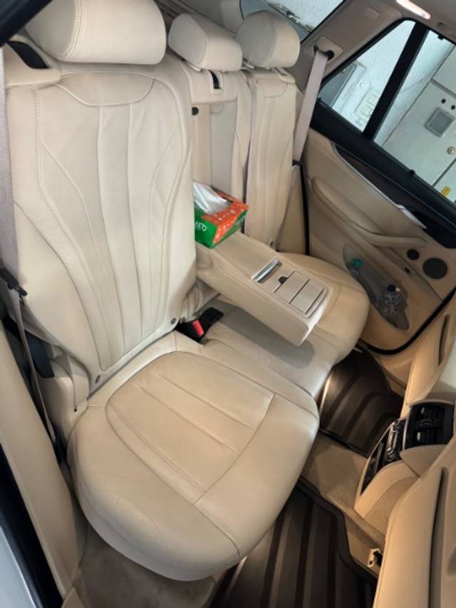 https://images10.gaadi.com/usedgaadi-sellcar/UsedCar/e5ac0e0ca/c085337e-c026-4882-9964-f187f9495f10.jpeg?imwidth=6402