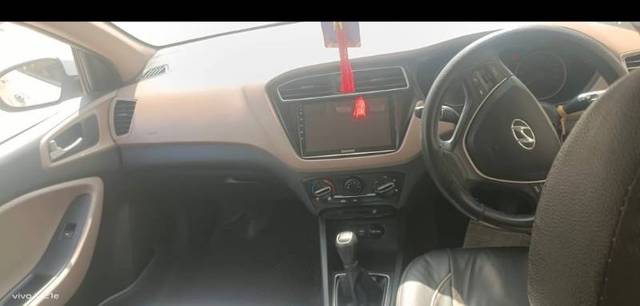 https://images10.gaadi.com/usedgaadi-sellcar/UsedCar/e5ac5c15a/4954ba61-d593-471e-bbac-0fd080f1aa59.jpg?imwidth=6402