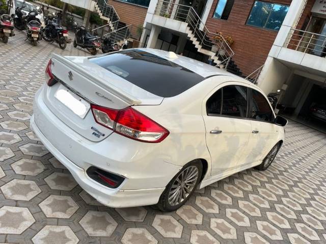 https://images10.gaadi.com/usedgaadi-sellcar/UsedCar/e5ac6347a/41b351ae-15d3-4552-8101-51b854445260.jpeg?imwidth=6401
