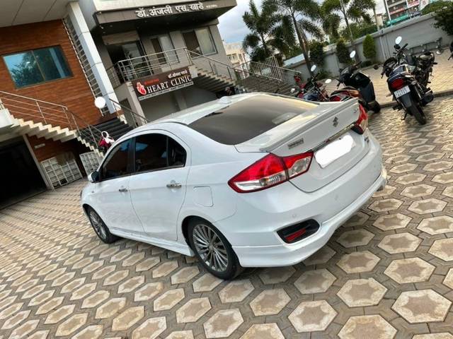 https://images10.gaadi.com/usedgaadi-sellcar/UsedCar/e5ac6347a/ae3b32d5-c9fc-440e-98cf-288d4ff15306.jpeg?imwidth=6402