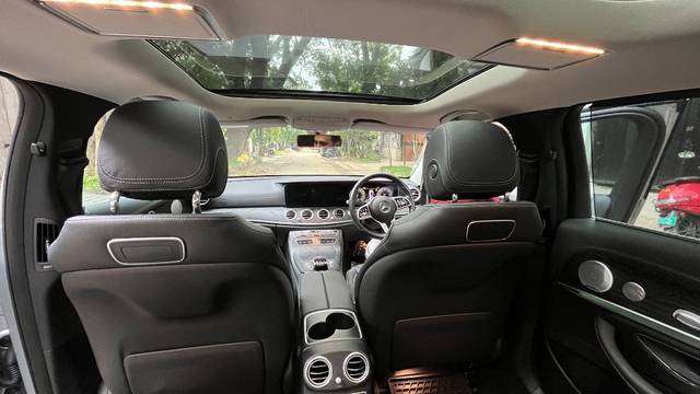 https://images10.gaadi.com/usedgaadi-sellcar/UsedCar/e5ac661da/c45e8703-c911-4da0-a744-f85d694a0468.jpeg?imwidth=6400