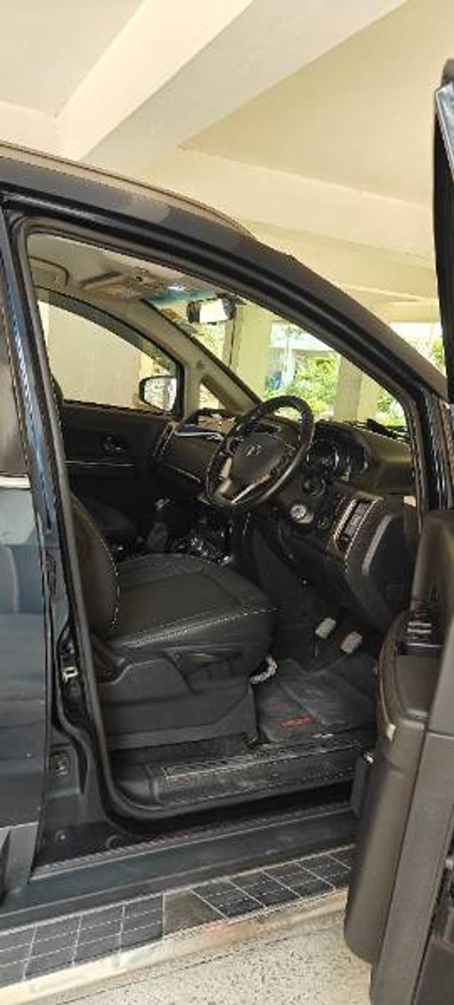 https://images10.gaadi.com/usedgaadi-sellcar/UsedCar/e5ac6edda/1aed3eb1-ca5d-4fc8-a037-63ac0c56d6b2.jpg?imwidth=6401