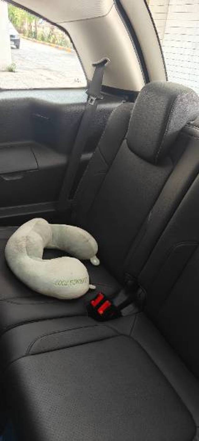 https://images10.gaadi.com/usedgaadi-sellcar/UsedCar/e5ac6edda/865853e5-2700-4e56-8284-6bfe490e731d.jpg?imwidth=6402