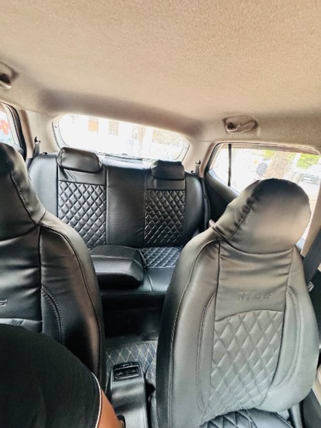 https://images10.gaadi.com/usedgaadi-sellcar/UsedCar/e5ac74a9a/c1dac024-2ab4-4dc7-b5f2-303fc393f747.jpeg?imwidth=6401