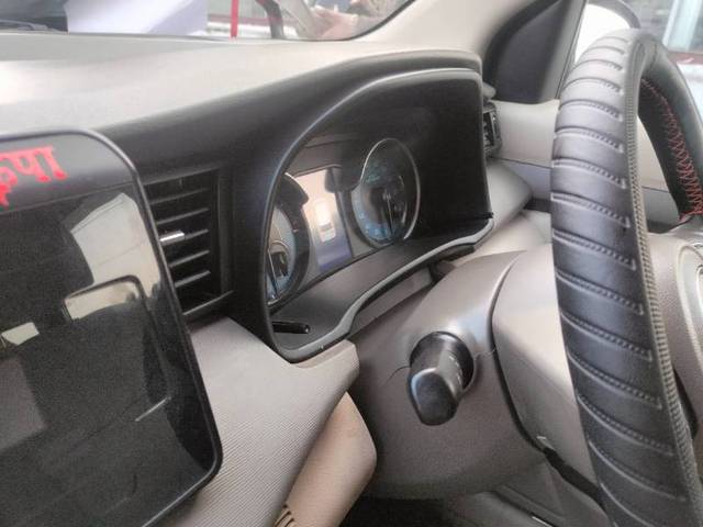 https://images10.gaadi.com/usedgaadi-sellcar/UsedCar/e5ac9bd9a/281e0447-6471-4c5d-84e5-7750e0ccb35b.jpg?imwidth=6400