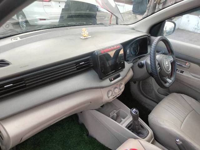 https://images10.gaadi.com/usedgaadi-sellcar/UsedCar/e5ac9bd9a/54efb583-9325-44ad-b547-48b3564ae8d7.jpg?imwidth=6401
