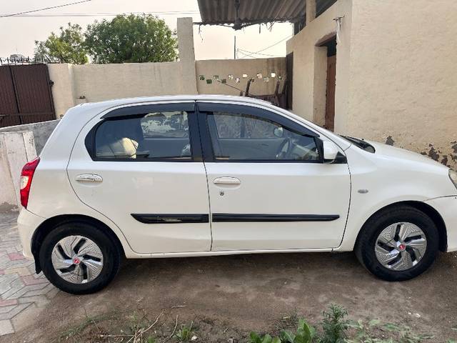 https://images10.gaadi.com/usedgaadi-sellcar/UsedCar/e5acd645a/f9e5b50b-3f6b-477f-9d84-274d76a64bee.jpeg?imwidth=6401