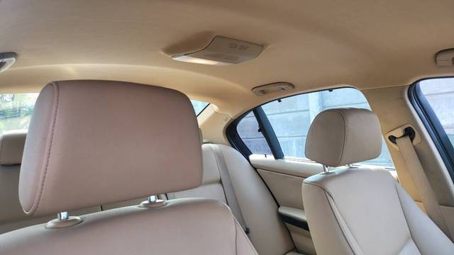 https://images10.gaadi.com/usedgaadi-sellcar/UsedCar/e5ad46c5a/5fbdab4e-c6b8-41c2-bd00-38aa7b00f62a.jpg?imwidth=6401