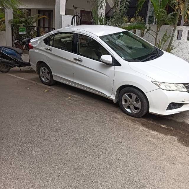 https://images10.gaadi.com/usedgaadi-sellcar/UsedCar/e5ad4cbea/0183cdd7-f8c5-4b8a-89b8-a5b417507de2.jpg?imwidth=6400