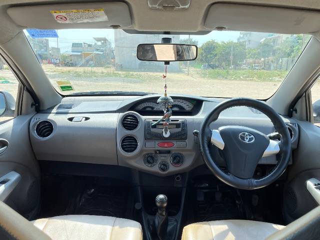 https://images10.gaadi.com/usedgaadi-sellcar/UsedCar/e5ad62bfa/bd0a9f89-37cd-4cc5-9767-f831d3701d85.jpeg?imwidth=6402