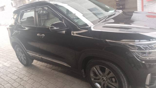 https://images10.gaadi.com/usedgaadi-sellcar/UsedCar/e5ad7634a/0fe6126f-5490-4aea-a8ba-a5f9e3811839.jpeg?imwidth=6402