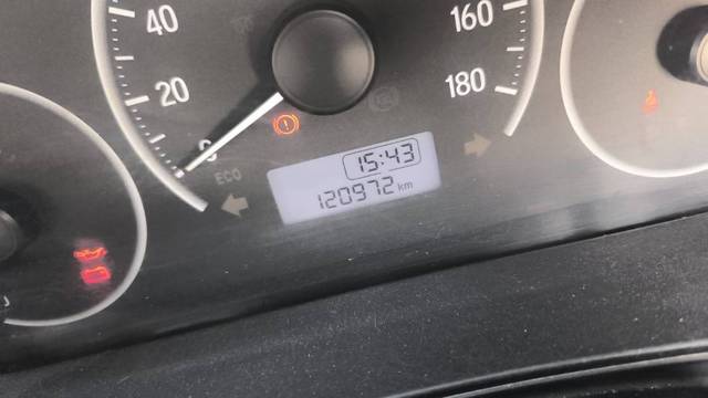https://images10.gaadi.com/usedgaadi-sellcar/UsedCar/e5ad80aba/0f483332-ad01-46ae-86ec-2f48ef105dc6.jpg?imwidth=6402