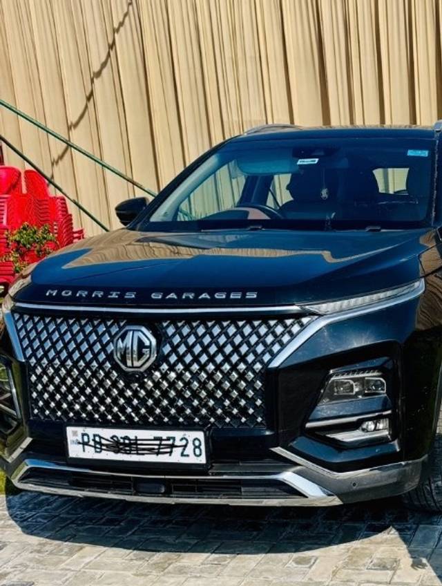 https://images10.gaadi.com/usedgaadi-sellcar/UsedCar/e5ad9c58a/733398ce-7bbb-4dd7-96f9-85f77b7b1c3a.jpeg?imwidth=6401