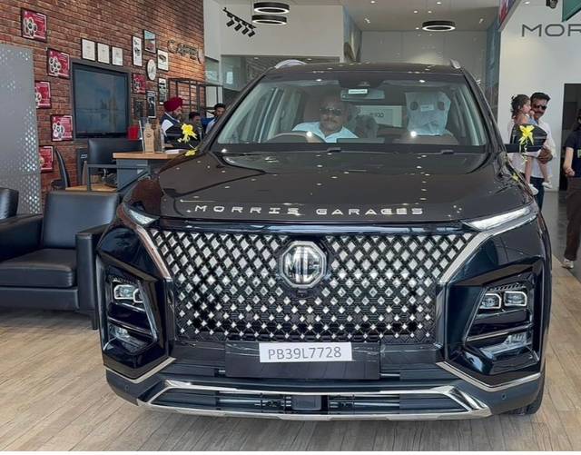 https://images10.gaadi.com/usedgaadi-sellcar/UsedCar/e5ad9c58a/c11a0330-ffa5-47d4-b1ad-14dde4e1b5ff.jpeg?imwidth=6400