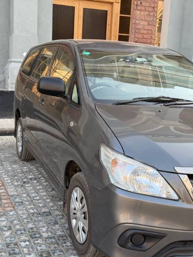 https://images10.gaadi.com/usedgaadi-sellcar/UsedCar/e5adae58a/15a767eb-d95c-4a93-a898-b4018ff08a1d.jpg?imwidth=6400