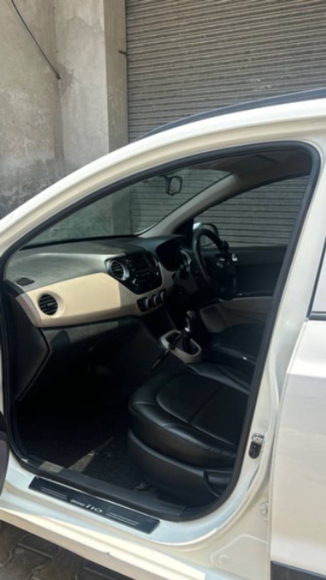 https://images10.gaadi.com/usedgaadi-sellcar/UsedCar/e5adf250a/97222d4c-a788-40fd-bb8f-ba37001c9583.jpeg?imwidth=6402