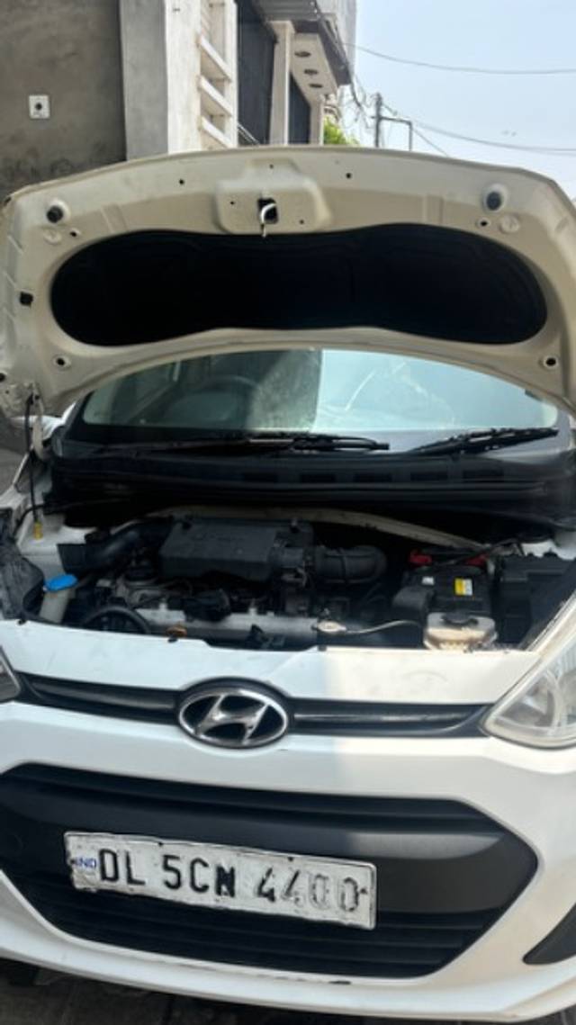 https://images10.gaadi.com/usedgaadi-sellcar/UsedCar/e5adf250a/e2ba209b-2e26-47ad-92f5-83be677fa72c.jpeg?imwidth=6401