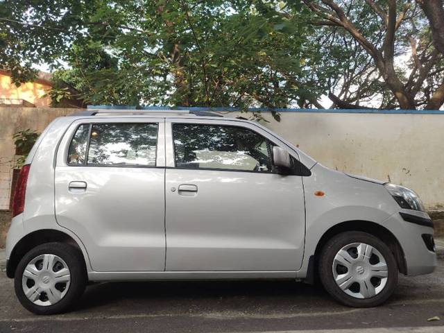https://images10.gaadi.com/usedgaadi-sellcar/UsedCar/e5ae3113a/10f7ae50-2001-44ab-a76d-c9bf5285e337.jpg?imwidth=6400