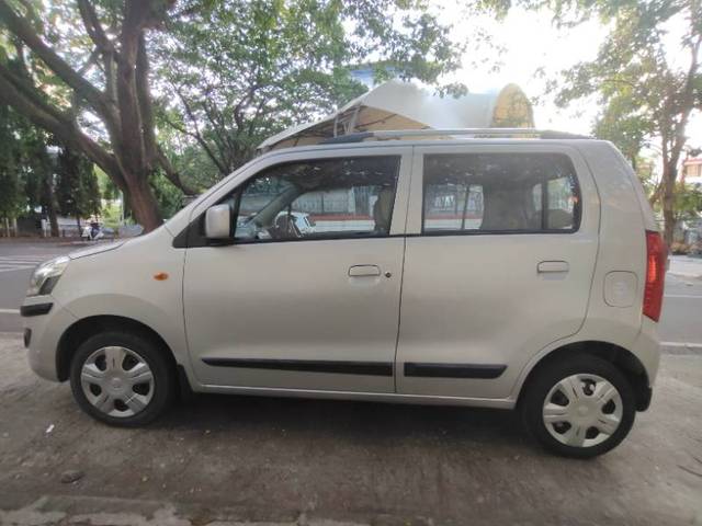https://images10.gaadi.com/usedgaadi-sellcar/UsedCar/e5ae3113a/6f02dc93-0b68-467c-8ca1-629bc7439257.jpg?imwidth=6402