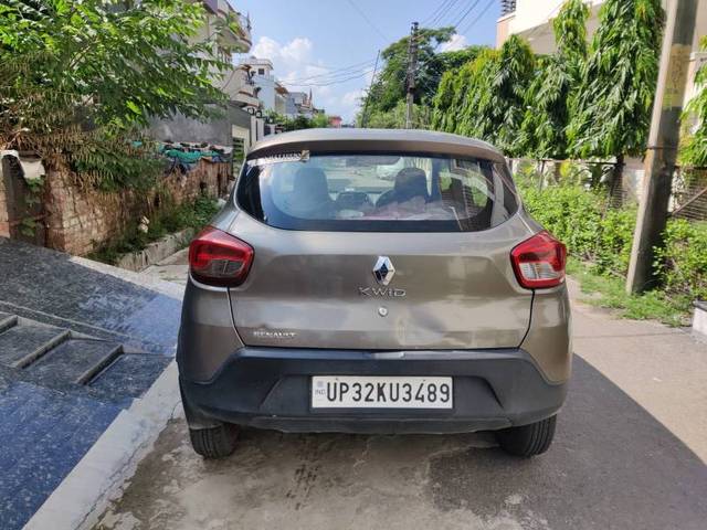 https://images10.gaadi.com/usedgaadi-sellcar/UsedCar/e5ae5438-41f8-44fe-9e9e-1517e686eaa4/32e4cda1-f0fa-451b-9cab-074b808dc9c6.jpg?imwidth=6402