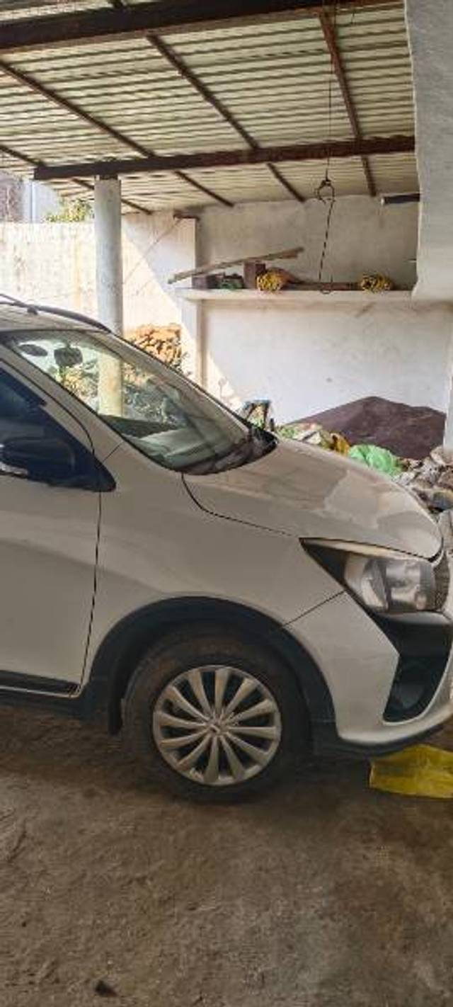 https://images10.gaadi.com/usedgaadi-sellcar/UsedCar/e5ae7be4a/288ebf31-0af5-41f1-a586-0f05c473f5be.jpg?imwidth=6401
