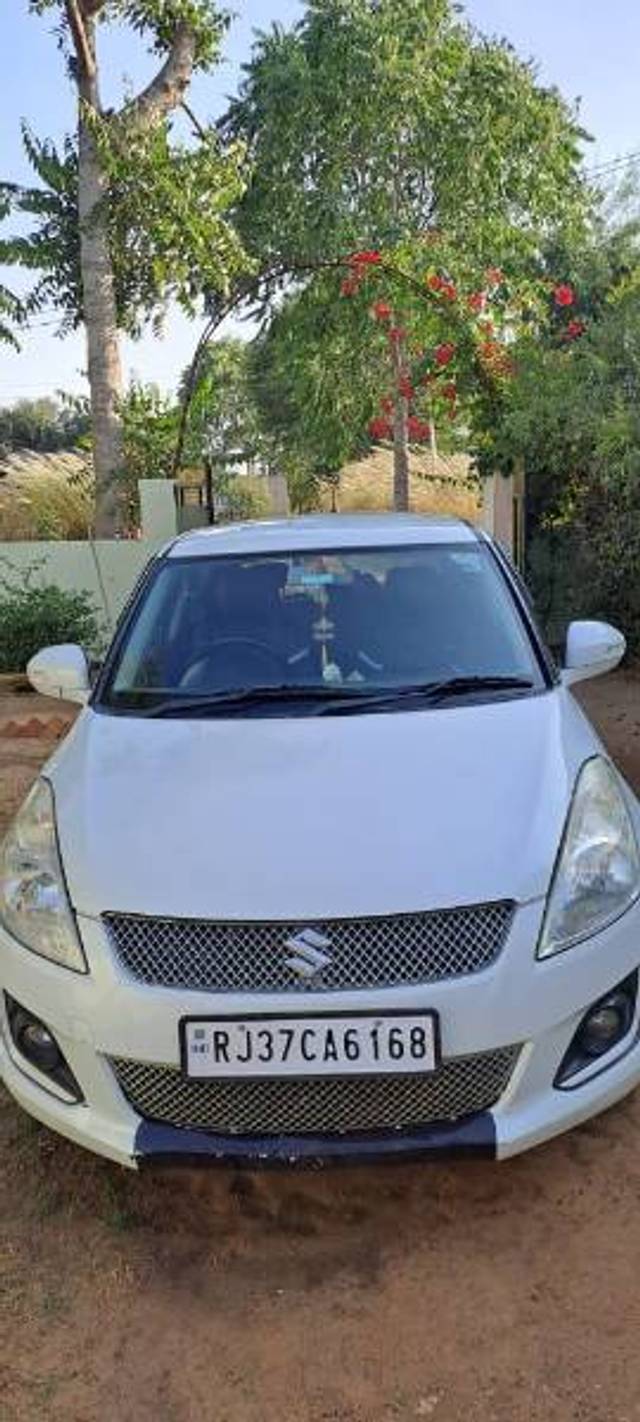 https://images10.gaadi.com/usedgaadi-sellcar/UsedCar/e5ae9494a/7d079172-1c46-476c-bb90-aa39062f7e5f.jpg?imwidth=6400