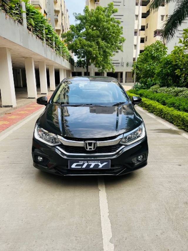 https://images10.gaadi.com/usedgaadi-sellcar/UsedCar/e5aed166a/5e8b8644-74cf-4c18-9bc9-18ce66d7e527.jpeg?imwidth=6400