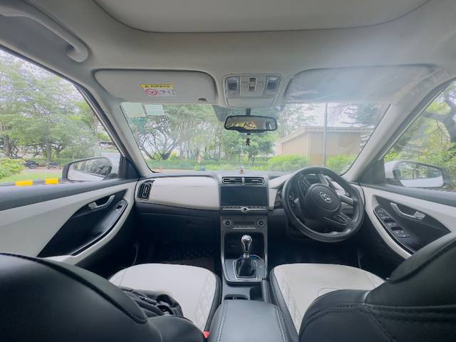 https://images10.gaadi.com/usedgaadi-sellcar/UsedCar/e5aee009a/261adaba-073c-4c32-a054-fae91d32e809.jpeg?imwidth=6400