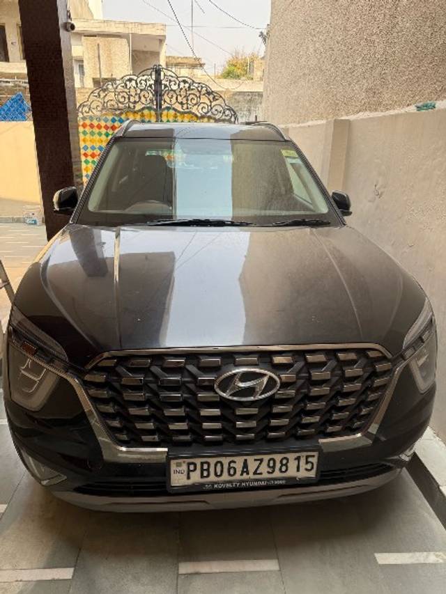 https://images10.gaadi.com/usedgaadi-sellcar/UsedCar/e5af056ba/57fe0cb7-4356-4e5e-ac44-e05219651e8c.jpeg?imwidth=6400