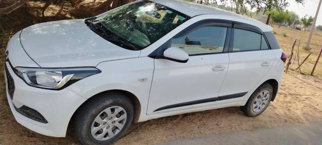 https://images10.gaadi.com/usedgaadi-sellcar/UsedCar/e5af0ca8a/3df01ef4-4106-4247-acfa-c7c0070a8a63.jpg?imwidth=6400