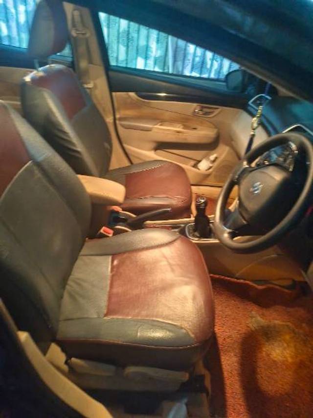 https://images10.gaadi.com/usedgaadi-sellcar/UsedCar/e5af2416a/3310ee8a-031e-4a79-b8bd-bc044534faf8.jpg?imwidth=6402