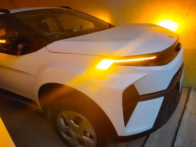 https://images10.gaadi.com/usedgaadi-sellcar/UsedCar/e5af2d31a/a9cc95ea-9c35-42c9-bd39-62b4b1ed9fdd.jpeg?imwidth=6402