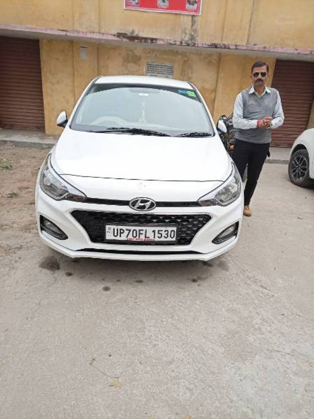 https://images10.gaadi.com/usedgaadi-sellcar/UsedCar/e5af9f89a/45847276-2e52-438d-a774-bda24d752dbb.jpg?imwidth=6400
