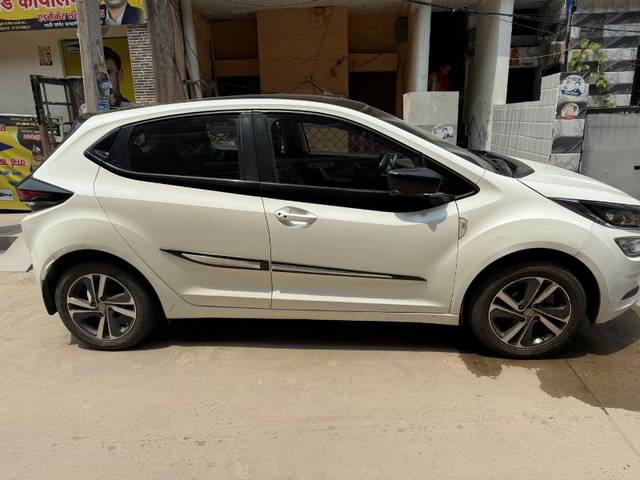 https://images10.gaadi.com/usedgaadi-sellcar/UsedCar/e5afbe81a/4912ce72-e80d-4f55-b21c-8a558918d8cf.jpeg?imwidth=6401