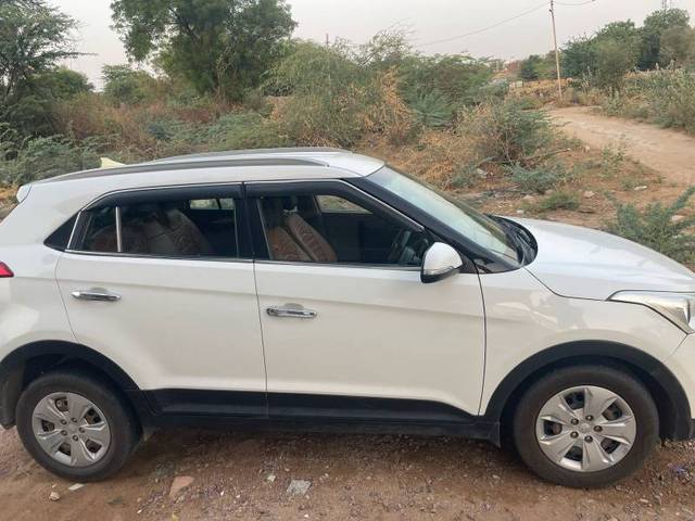 https://images10.gaadi.com/usedgaadi-sellcar/UsedCar/e5afc332a/8753a792-4efd-43bb-80b9-6fd23a31c937.jpg?imwidth=6401