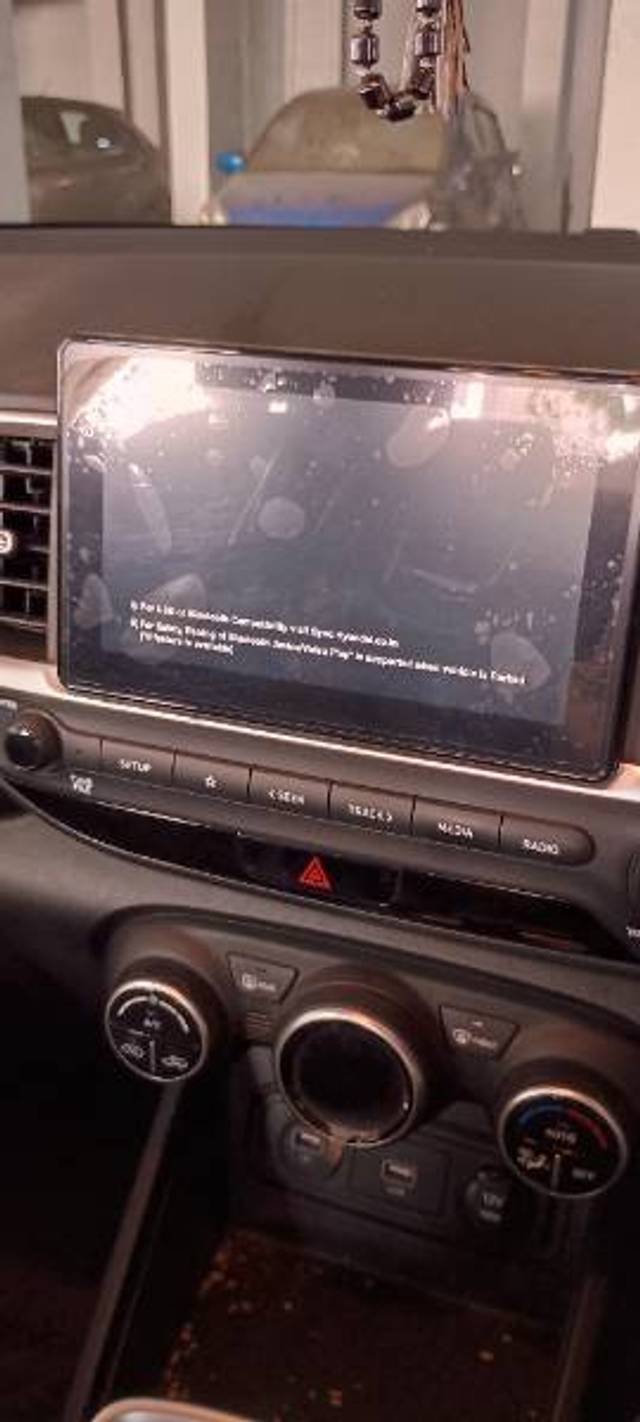 https://images10.gaadi.com/usedgaadi-sellcar/UsedCar/e5afe49ca/13cd3782-cb6f-45ff-94cb-a853e1b7e8ac.jpg?imwidth=6402