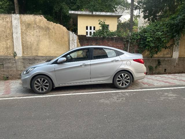 https://images10.gaadi.com/usedgaadi-sellcar/UsedCar/e5b0d0d9a/3893ea53-9d2e-4e09-80cb-18f4063c7795.jpg?imwidth=6400