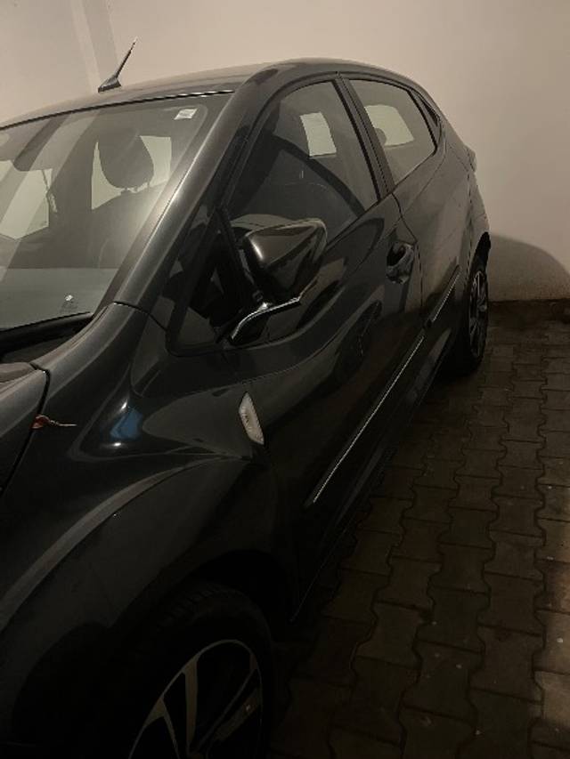 https://images10.gaadi.com/usedgaadi-sellcar/UsedCar/e5b14121a/2bdbceb0-c9d9-4574-a016-6fd74b5b2727.jpeg?imwidth=6402