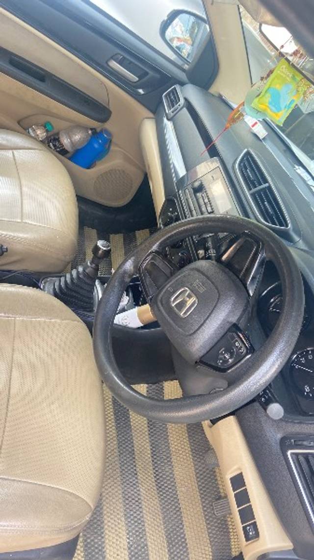 https://images10.gaadi.com/usedgaadi-sellcar/UsedCar/e5b172c7a/cd502efa-0dfd-4ac2-97b4-ef2d97056c77.jpeg?imwidth=6402