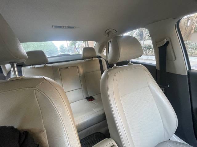 https://images10.gaadi.com/usedgaadi-sellcar/UsedCar/e5b1b3a8a/f80c208b-14c1-4275-8278-c88c6b1c23db.jpeg?imwidth=6402