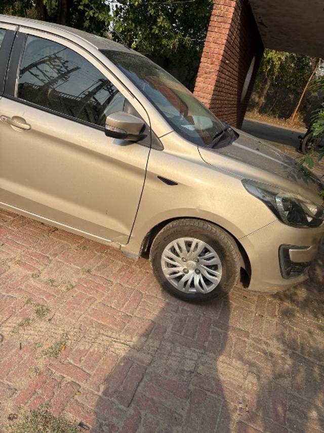 https://images10.gaadi.com/usedgaadi-sellcar/UsedCar/e5b20959a/756082c1-1c48-4486-80f0-93bb0fc44b92.jpeg?imwidth=6400