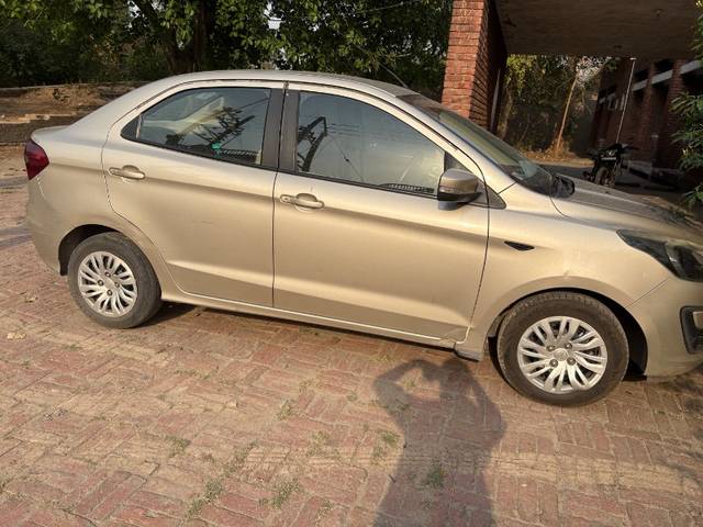 https://images10.gaadi.com/usedgaadi-sellcar/UsedCar/e5b20959a/eceb3638-37a1-4598-9dce-190886e4386f.jpeg?imwidth=6401