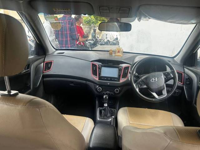 https://images10.gaadi.com/usedgaadi-sellcar/UsedCar/e5b20b88a/258de064-0e14-4b81-bb58-323fb72c9ae1.jpeg?imwidth=6402