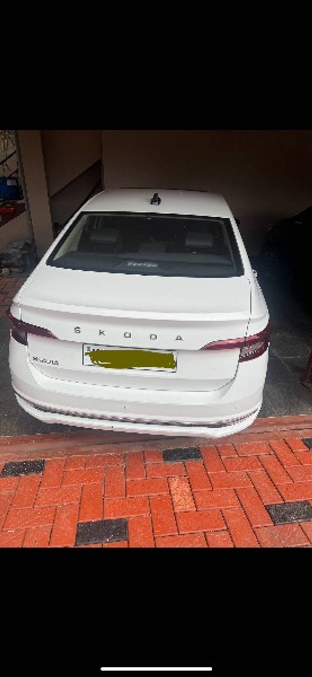 https://images10.gaadi.com/usedgaadi-sellcar/UsedCar/e5b21ddca/c250a38e-f8cf-4083-9d83-bc92286077ac.png?imwidth=6402