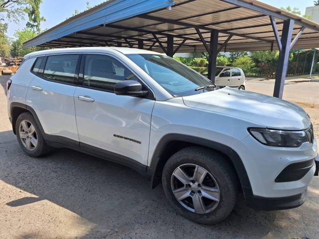 https://images10.gaadi.com/usedgaadi-sellcar/UsedCar/e5b2262da/3c1acb64-7d95-41ab-ad29-8e611d3d5507.jpeg?imwidth=6402